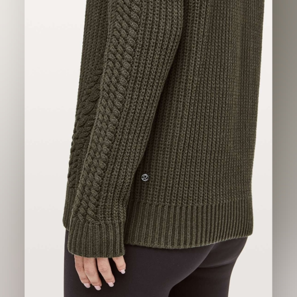 💥 Lululemon Bring The Cozy Turtleneck - Picture 2 of 10